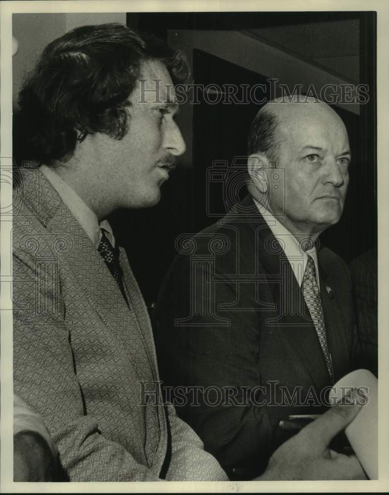 1972 Press Photo Explosive Smuggling Arrest Michael Pollack, Gerald Gallinghouse - Historic Images