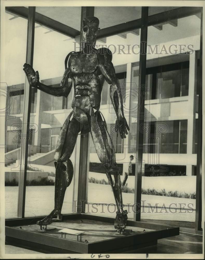 1968 Press Photo New Orleans Police Administration Building Lobby Statue - Historic Images