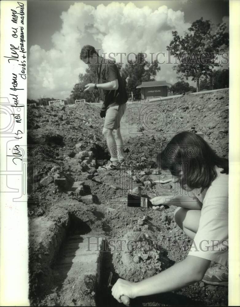 1993 Stephanie Tannert &amp; Robert Tessier at archeological site - Historic Images