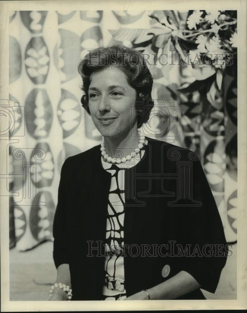 1965 Mrs. Parkerson, President Trinity Episcopal parents group - Historic Images