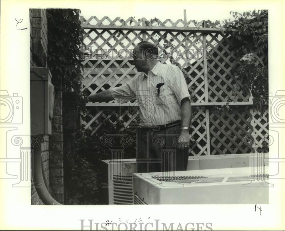 1992 Carl Parks, volunteer at St. Paul&#39;s United Methodist Church - Historic Images