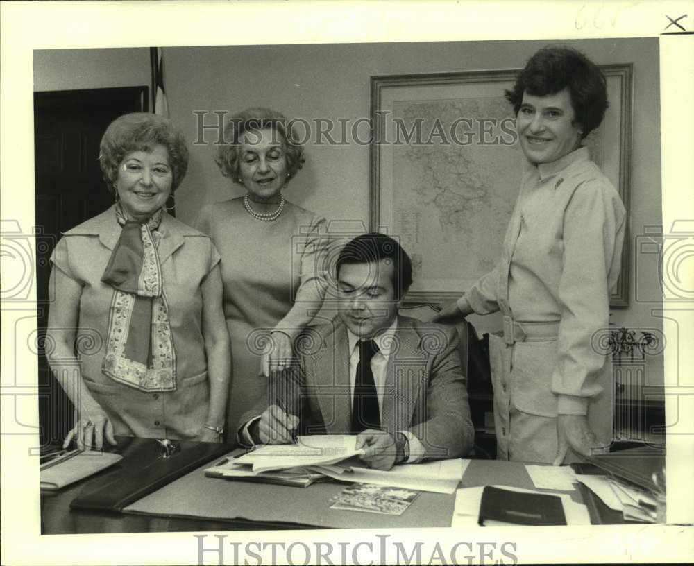 1979 Volunteers of America&#39;s annual Bal de Printemps, N.O. Hilton - Historic Images