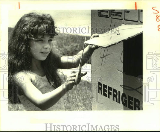 1988 Lashene Stann making her cardboard box play house - Historic Images