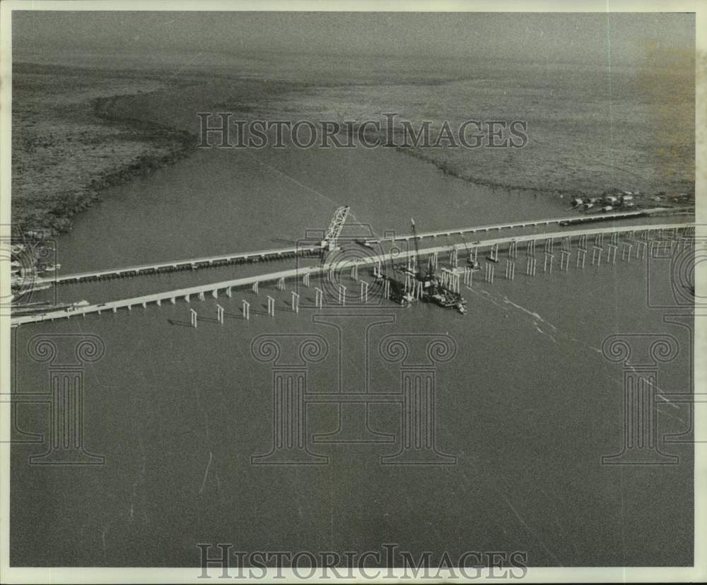 1977 Press Photo Construction of Pass Manchac Bridge - Historic Images