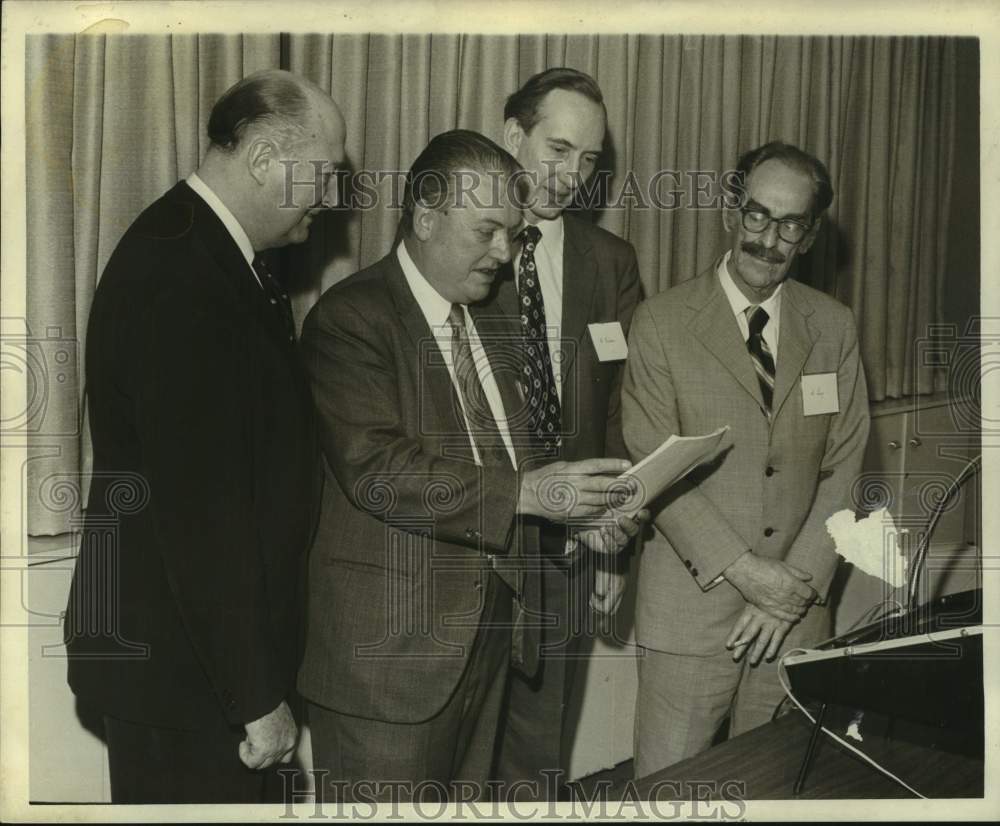 1973 Press Photo Medical Doctors meeting at a convention in New Orleans- Historic Images