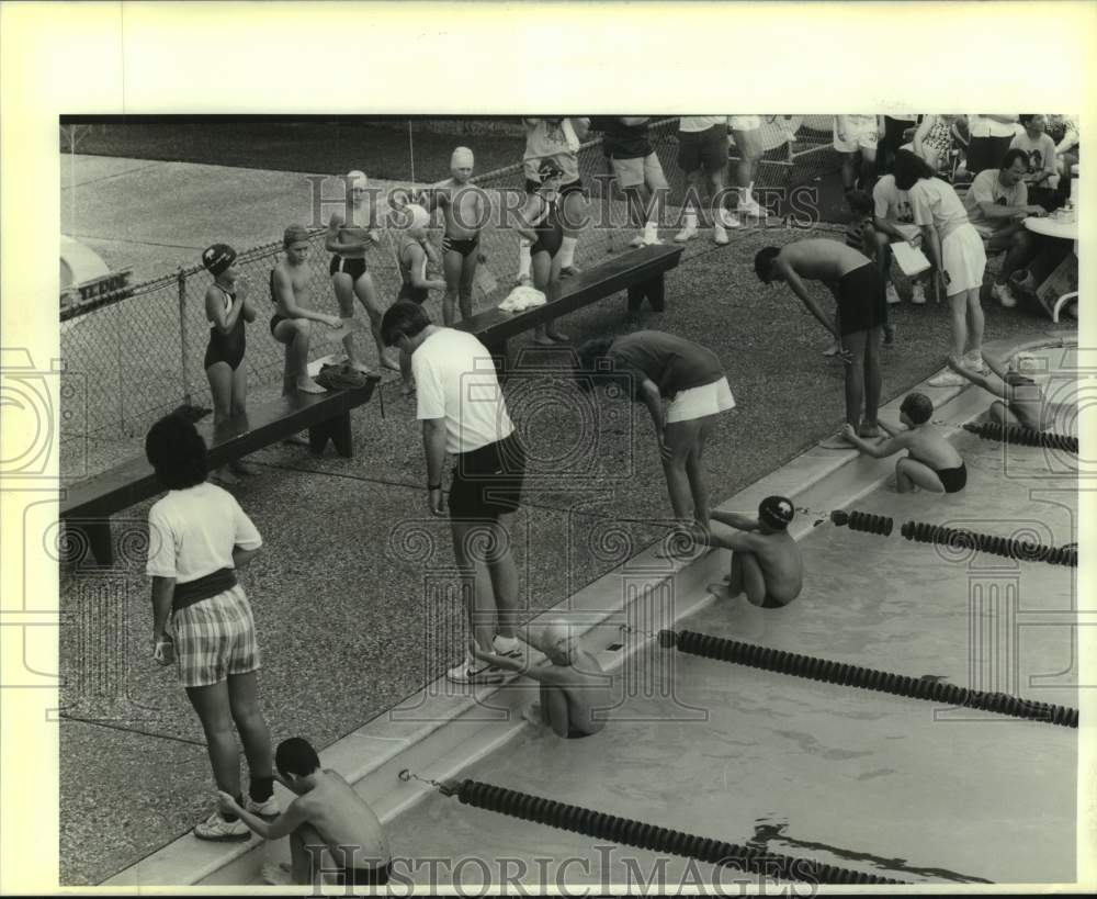 1989 Press Photo Swimmers Ready for Race, River Parishes Invitational Swim Meet- Historic Images