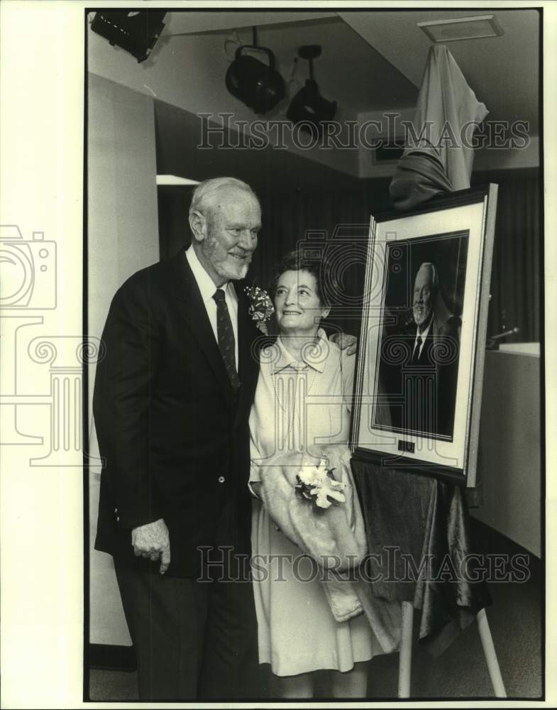 1982 Mr. and Mrs. Lloyd Rittiner view portrait in Louisiana - Historic Images