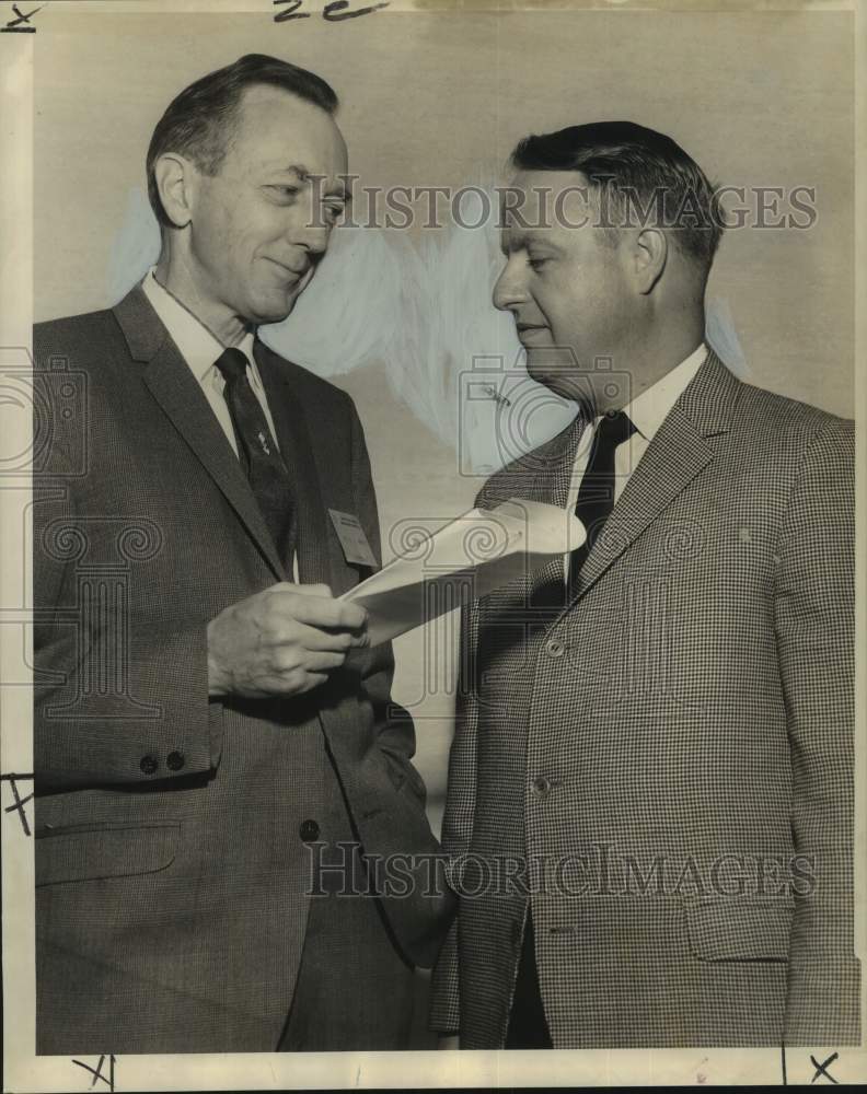 1965 Press Photo Dr. Raymond Pruitt, Baylor, and Dr. Robert Schramel, Tulane-Historic Images