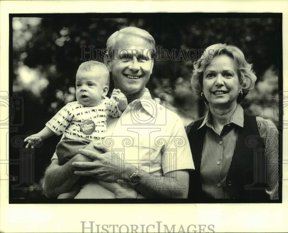 1979 David Treen, Governor of Louisiana, with Wife and Grandson - Historic Images