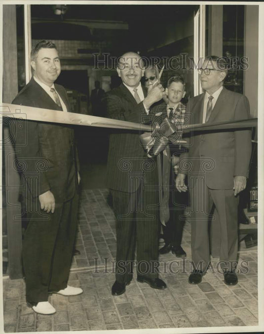 1964 Press Photo Mayor Schiro With Scissors at Pokorny's Ribbon-Cutting Ceremony-Historic Images
