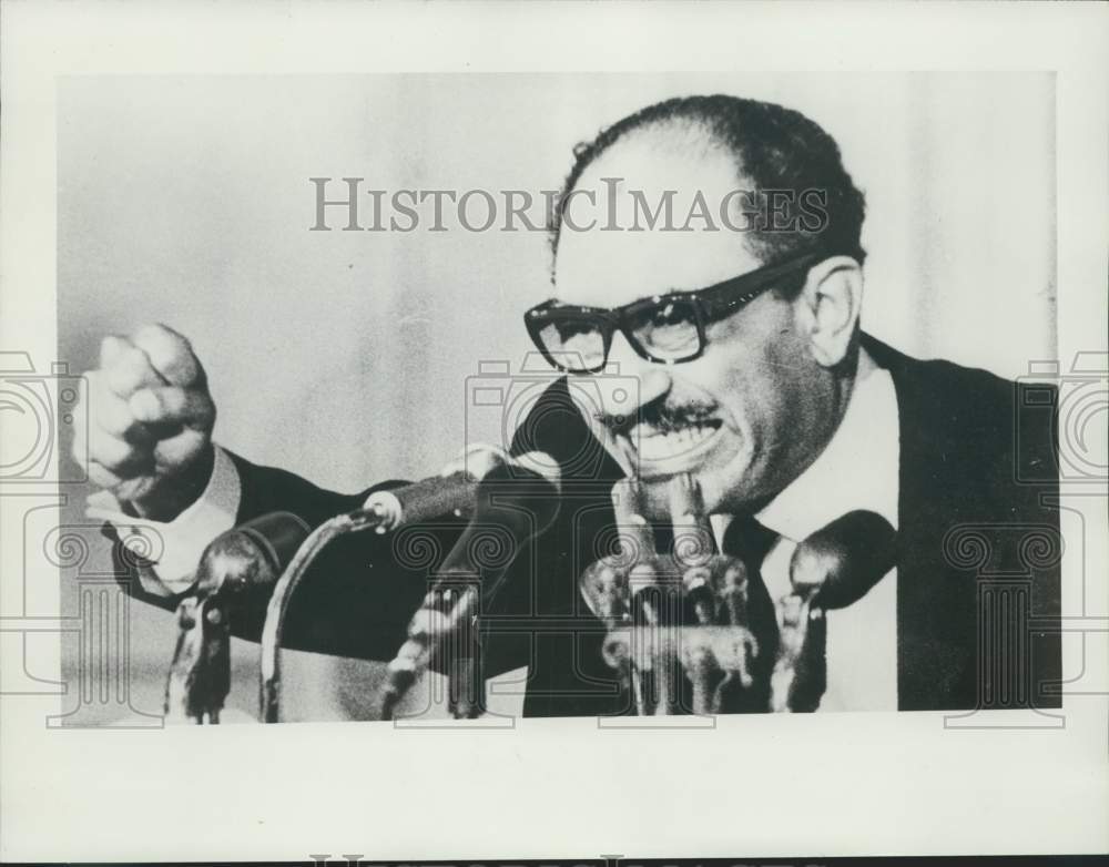 1971 Egyptian President Anwar Sadat makes point during address. - Historic Images