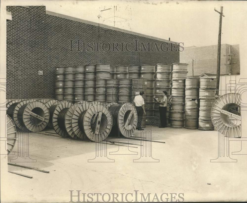 1969 Press Photo David Pecof and Nelson Guidry check supplies - noc21547-Historic Images