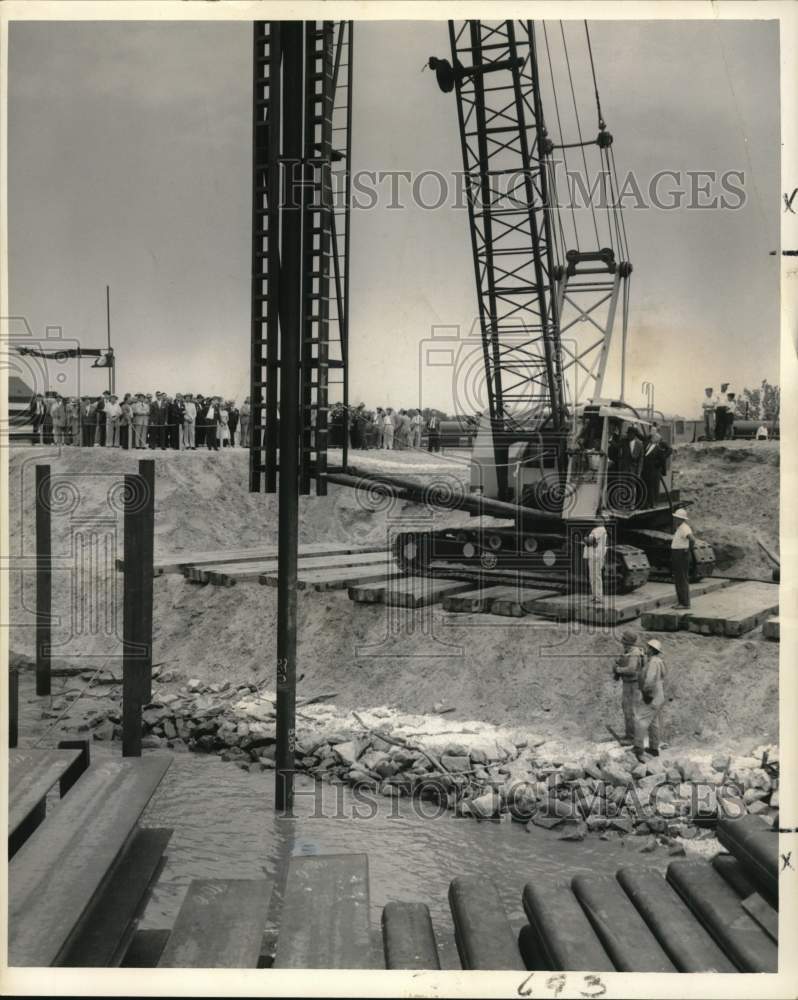 1960 Press Photo Officials &amp; spectators gather for ceremonies at Nashville Ave.-Historic Images