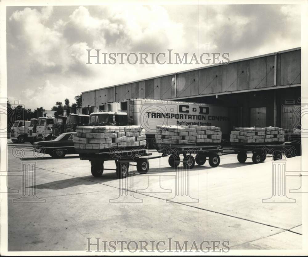 1969 Press Photo Trucks at loading docks at Port of Orleans, Louisiana - Historic Images