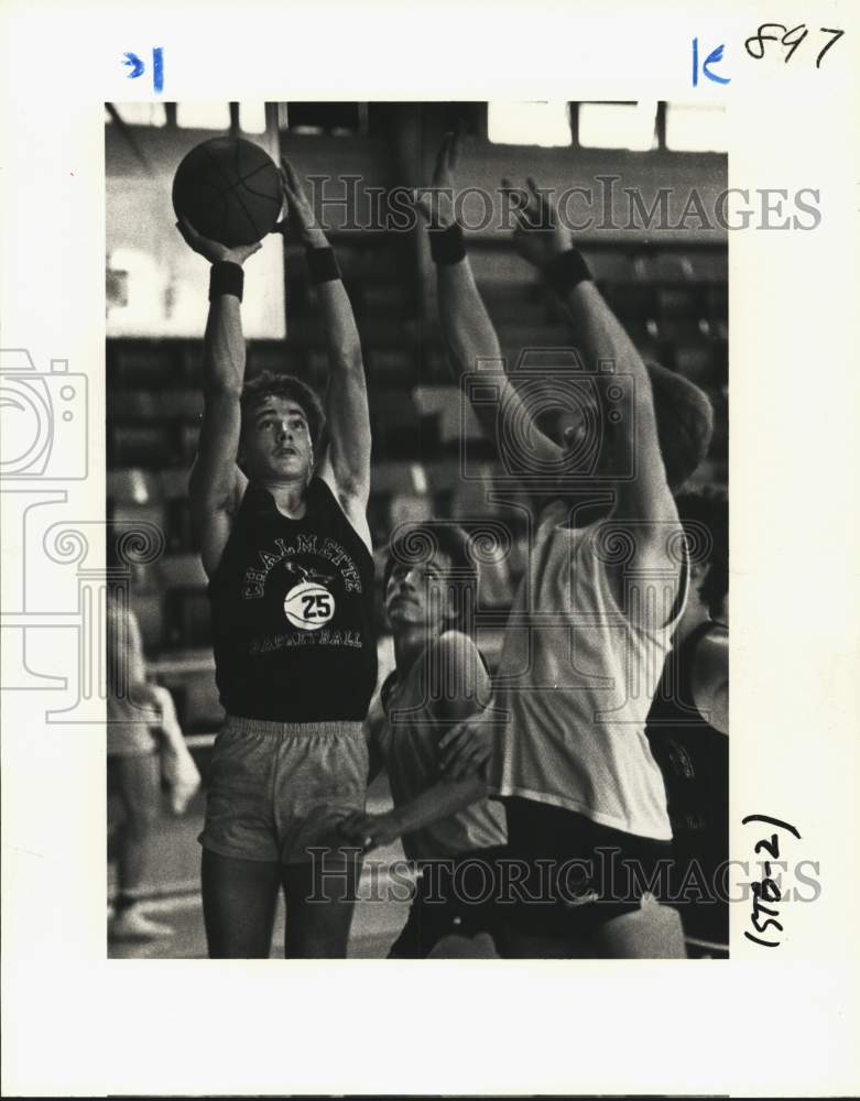 1982 Press Photo Basketball Players in game at St. Bernard High School - Historic Images