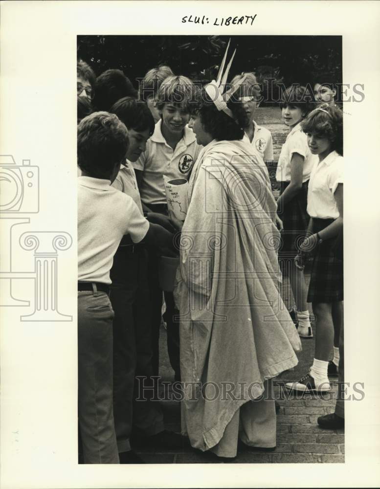 1985 St. Lawrence School teacher Sandy Landry as &quot;Statue of Liberty&quot; - Historic Images