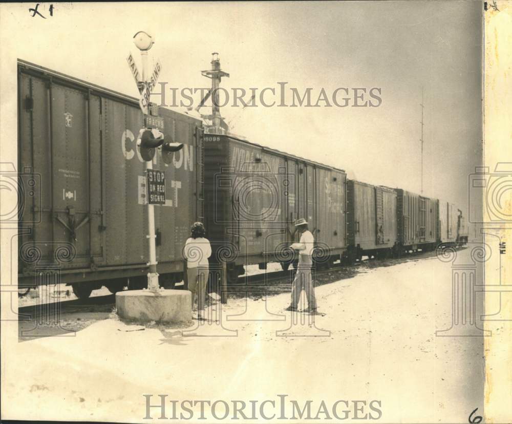 Press Photo A train crossing at St. Claude Avenue - noc23439-Historic Images