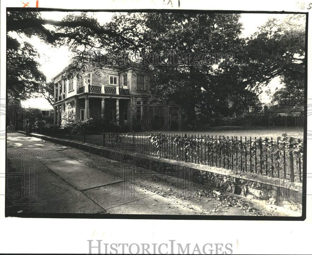 1980 Press Photo St. Charles Avenue Mansion, New Orleans - Historic Images