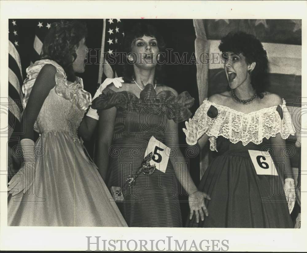 1984 St. Bernard Junior Miss winner Heidi LaFond with competitors - Historic Images