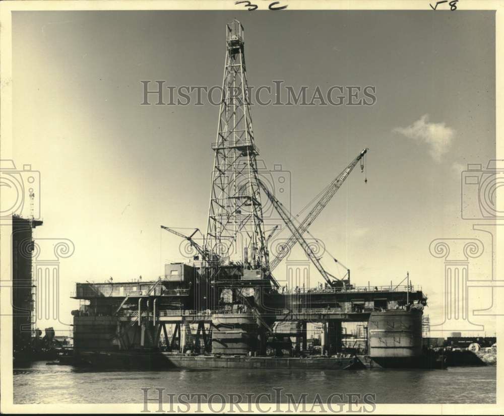 1973 Santa Fe International drilling firm in Gulf shipyard - Historic Images
