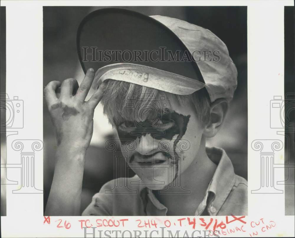 1983 Winston Becker during a fair at Claiborne Avenue School - Historic Images