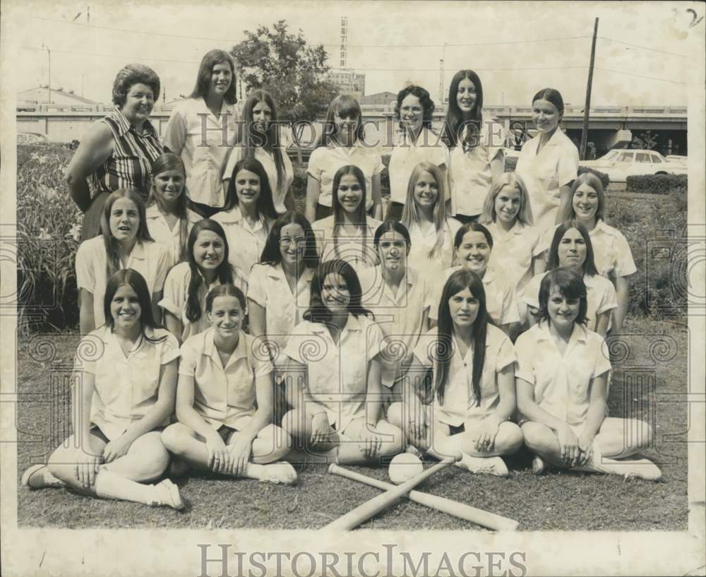 1972 Press Photo Sacred Heart Girls&#39; High School Coaches Association Winners- Historic Images