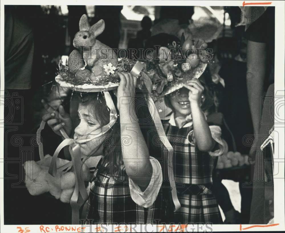 1987 Students of Sacred Heart Elementary School with Easter Bonnets - Historic Images