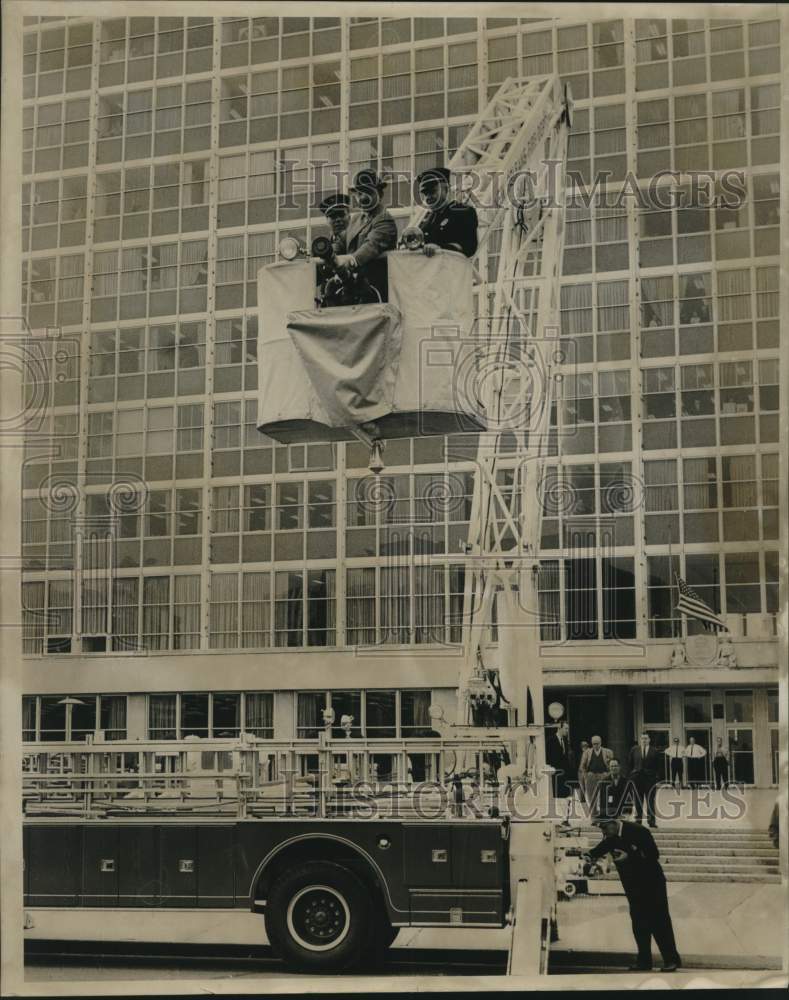 1963 New Orleans Fire Department demonstration - Historic Images