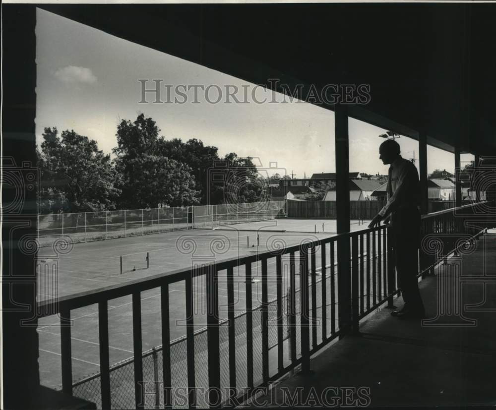 1973 Press Photo New Orleans Lawn Tennis Club vice-president Eduardo Lucotti - Historic Images