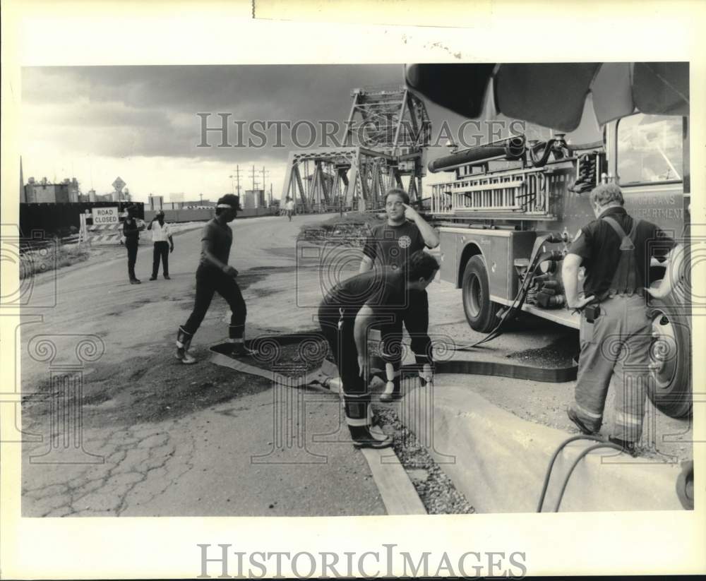 1990 New Orleans Fire Department members prepare oil leak cleanup - Historic Images