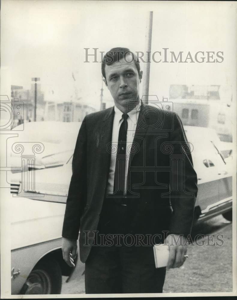 1969 Perry Russo enters courthouse - Historic Images