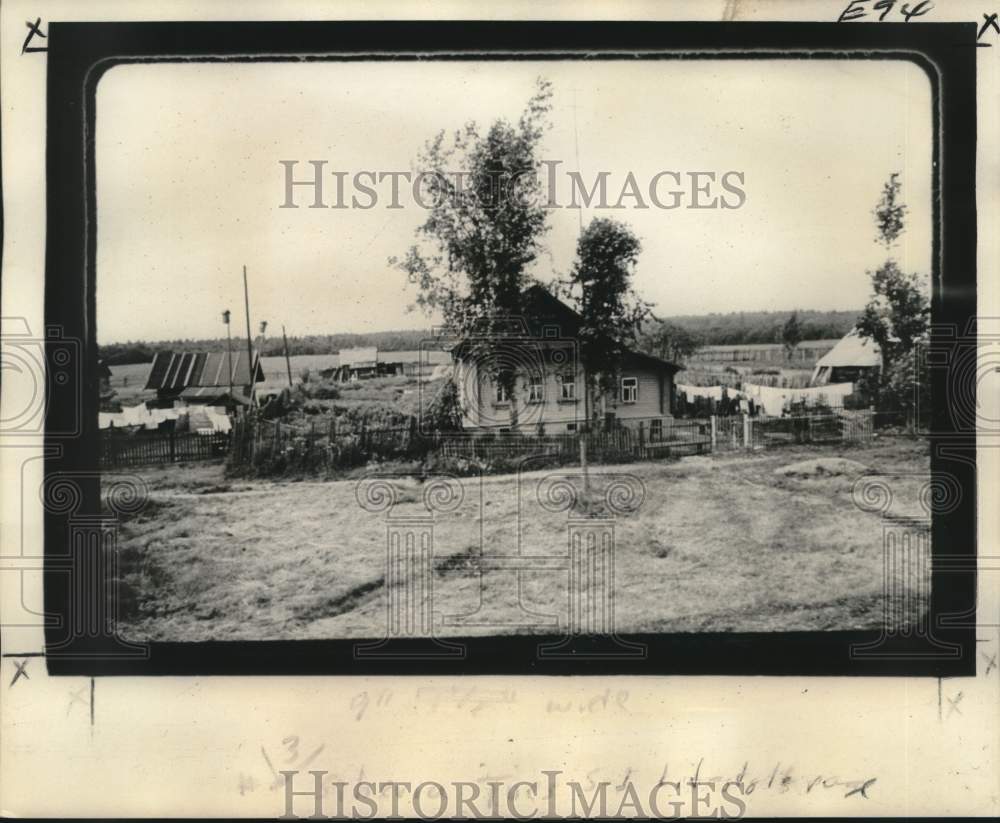 1977 Press Photo Russian rural farmhouse located in Siberia - Historic Images