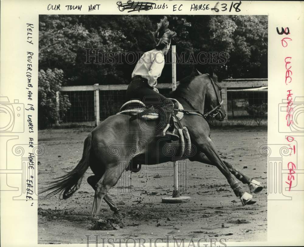 1985 Press Photo Kelly Revercomb, 19, works her horse, Eagle, preparing for show - Historic Images