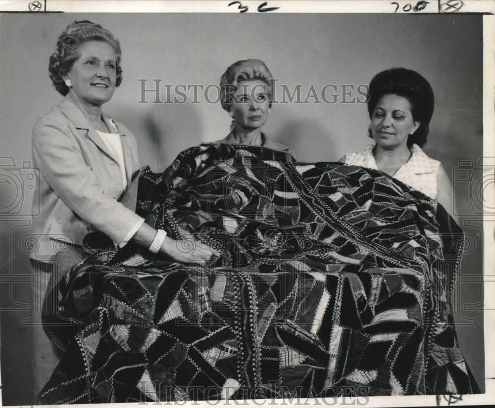1970  Hotel Dieu auxiliary members show quilt donated for the event - Historic Images