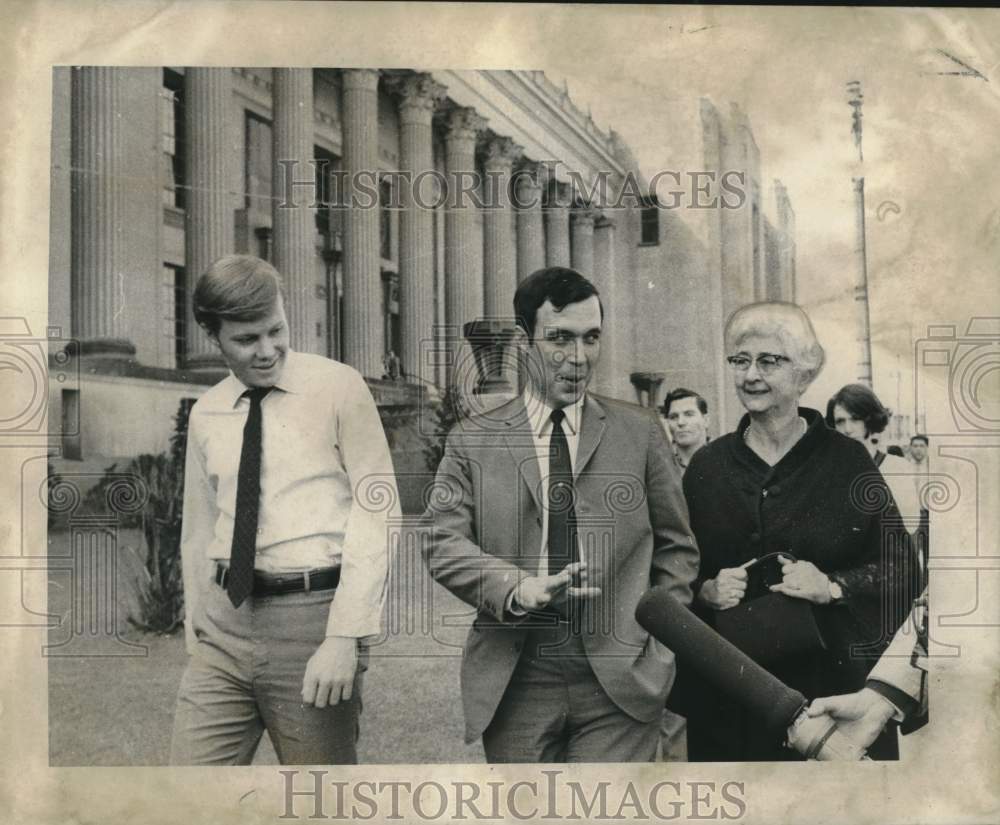 1969 Perry Raymond Russo and Press at Court Building - Historic Images