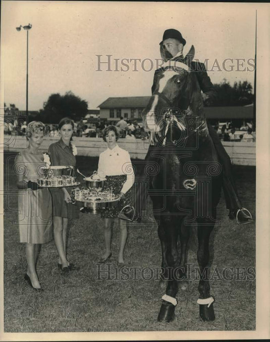 1968 Press Photo St. Martin's Horse Show - Officials with Winner Jack Morman - Historic Images