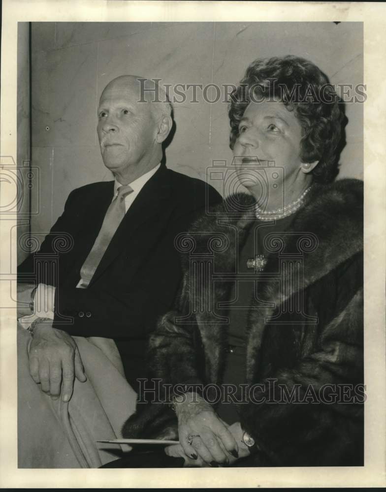 1974 Metropolitan Opera National Council-Alexander Saunderson &amp; Wife - Historic Images