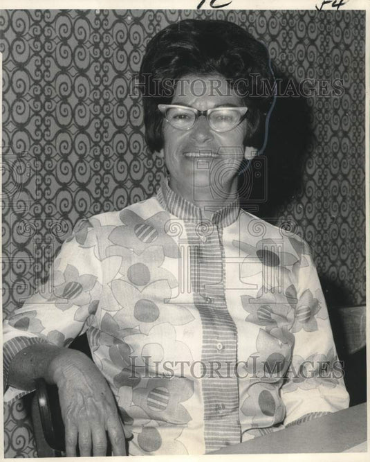 1968 Press Photo Mrs. Edgar Saux, chairwoman of Metairie Ladies Golf Association - Historic Images