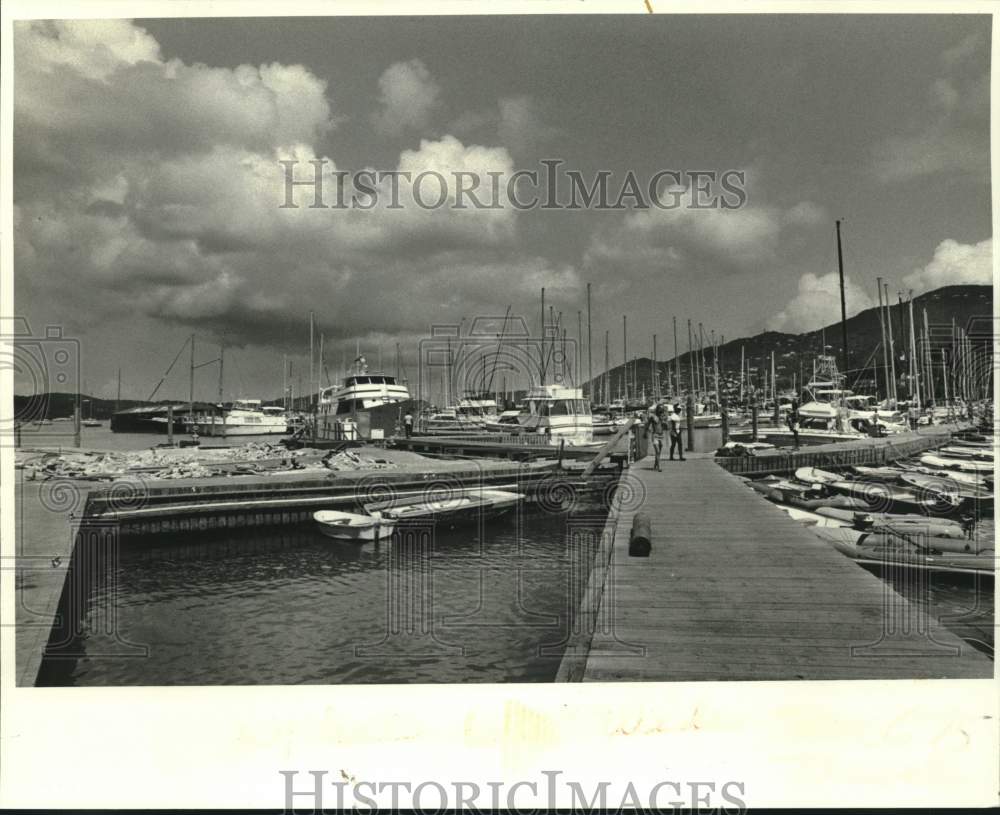 1982 Press Photo Charter boats for hire in St. Thomas Harbor at Charlotte Amalie - Historic Images