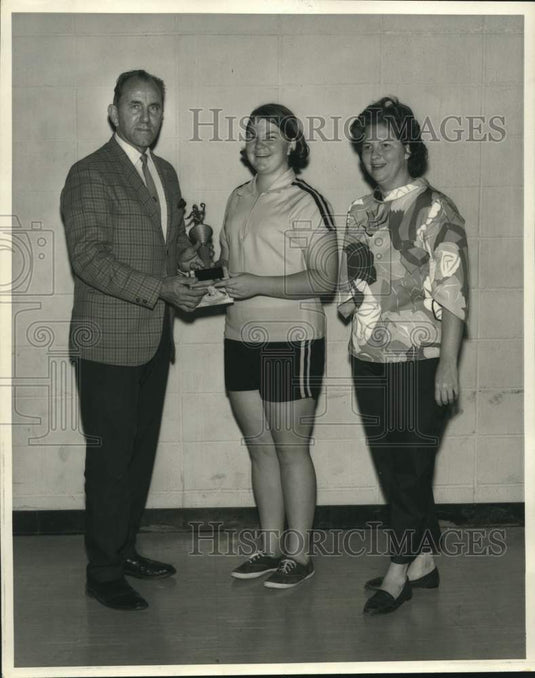 1969 Dave Scheuermann (left) presents trophies - Historic Images