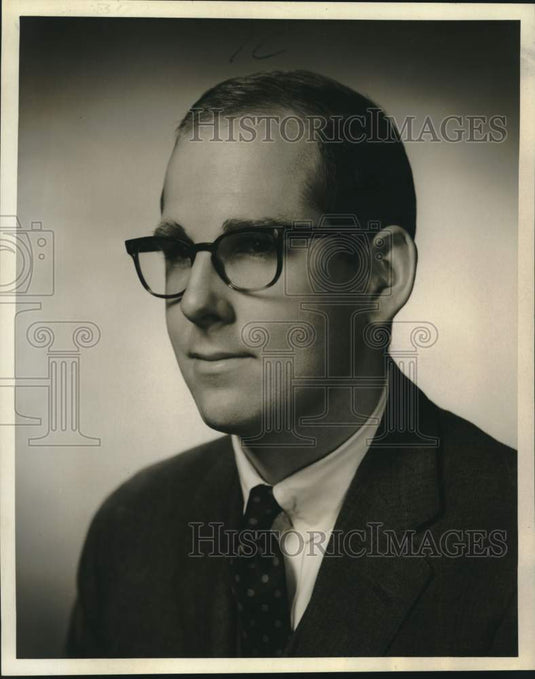 1969 Press Photo Merrill Lynch - Dr. A. Gary Schilling, Chief Economist - Historic Images