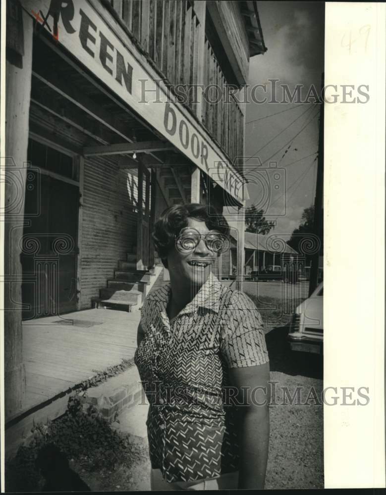 1979 Annette Robinson, owner of the Green Door Cafe - Historic Images