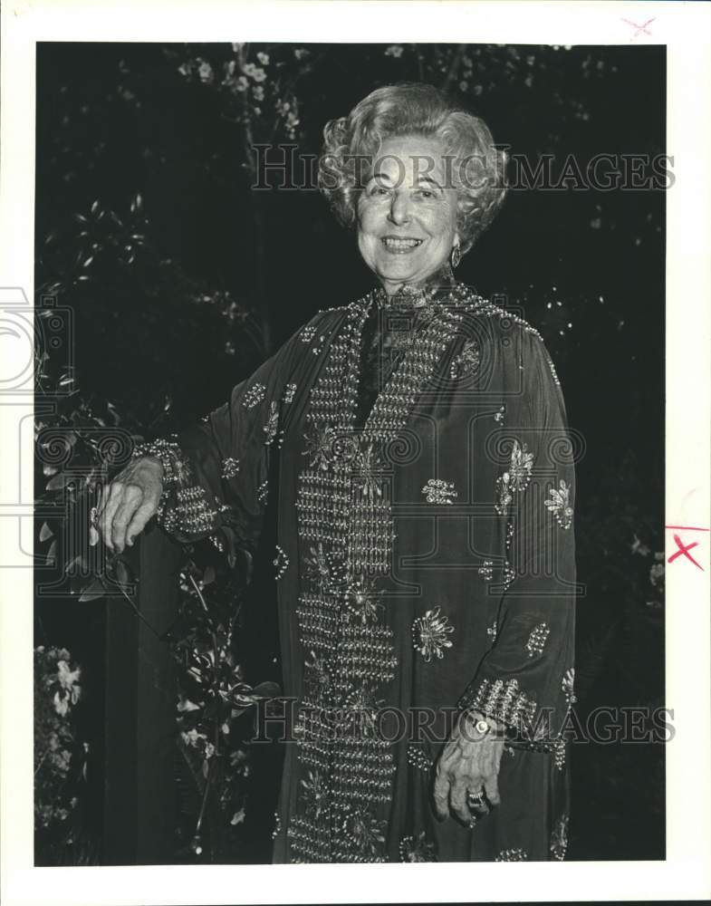 1988 Mary Pumilia attends Opera Ball. - Historic Images