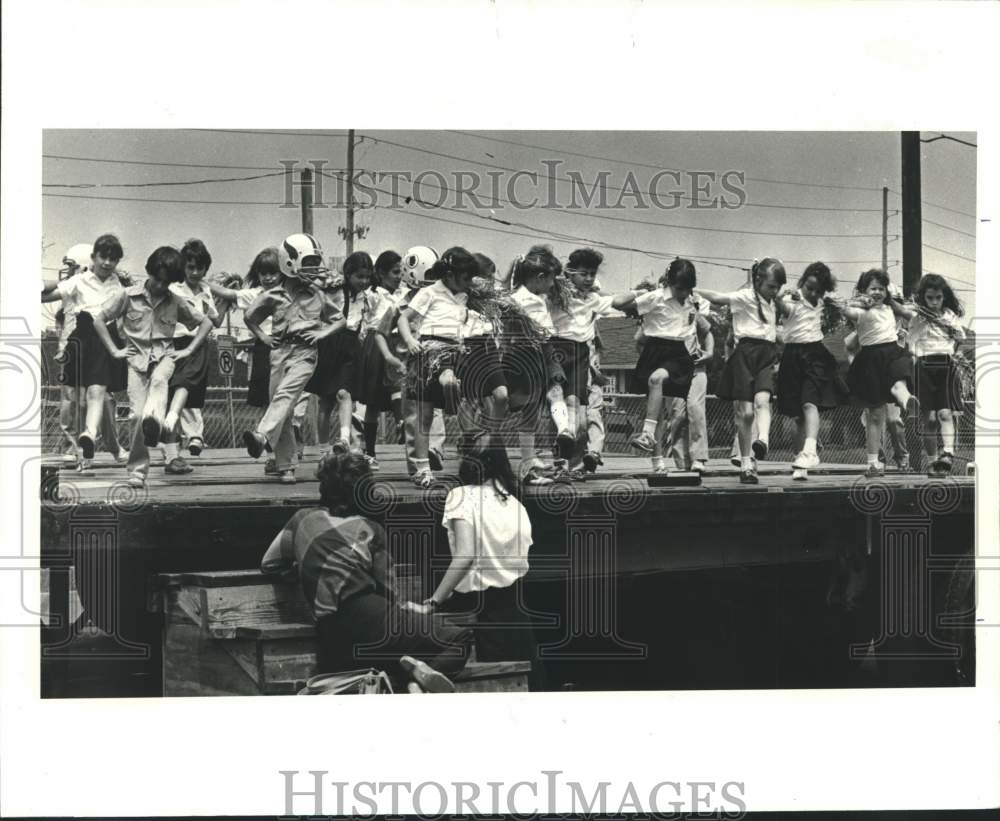 1982 The St. Clement of Rome School Children dance during Fair - Historic Images