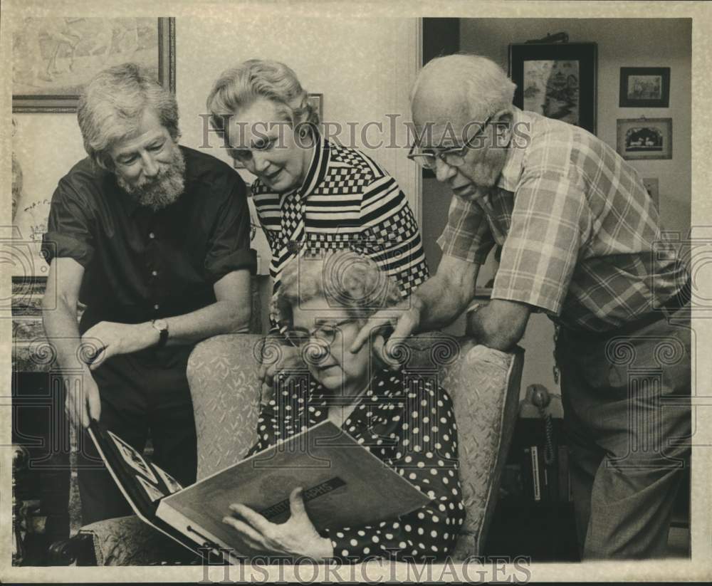 1972 The Rahms and the Crisps look at picture of Judith Crisps - Historic Images