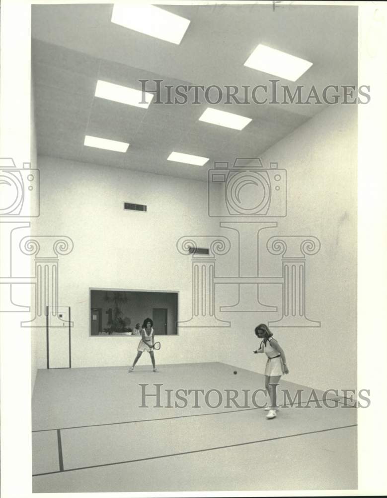 1979 Press Photo Two players at the Rivercenter Tennis Club, Hilton Hotel - Historic Images