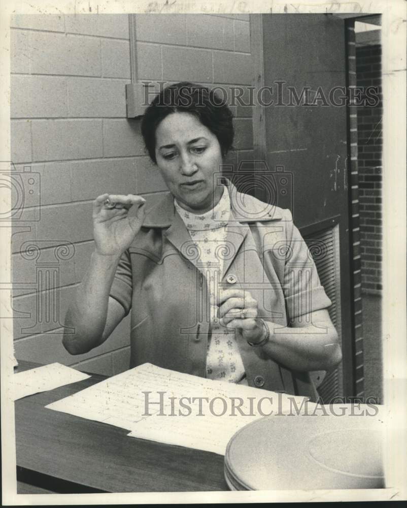 1976 Riverdale High choral director Dell Frickey - Historic Images