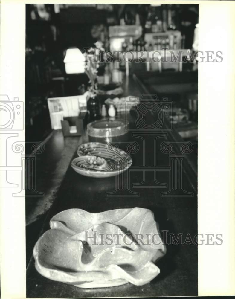 1994 The Rivershack Tavern with tacky ashtrays line the bar - Historic Images