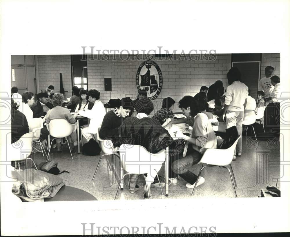 1986 Riverdale High School math tutoring class - Historic Images