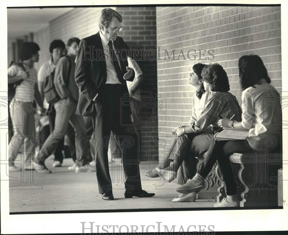 1985 Reader's Digest reporter David Reed visits Grace King School - Historic Images